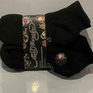 NWT Ed Hardy Men’s (8) Pairs Cushioned Quarter Socks. Fits size 6-12